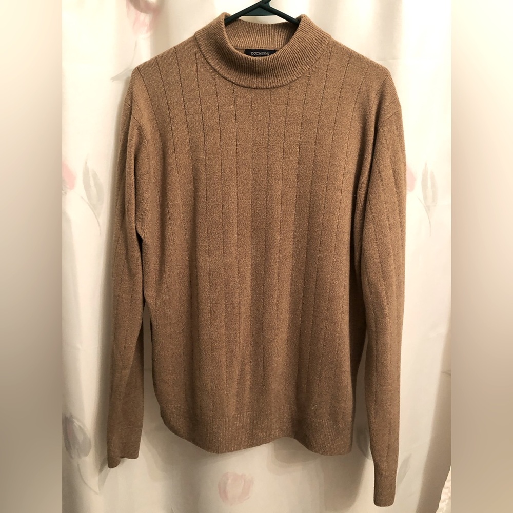 DOCKER’s Men’s M long sleeved muted caramel sweater
